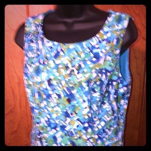 Hardly worn, just like new dress. Great quality!🌟